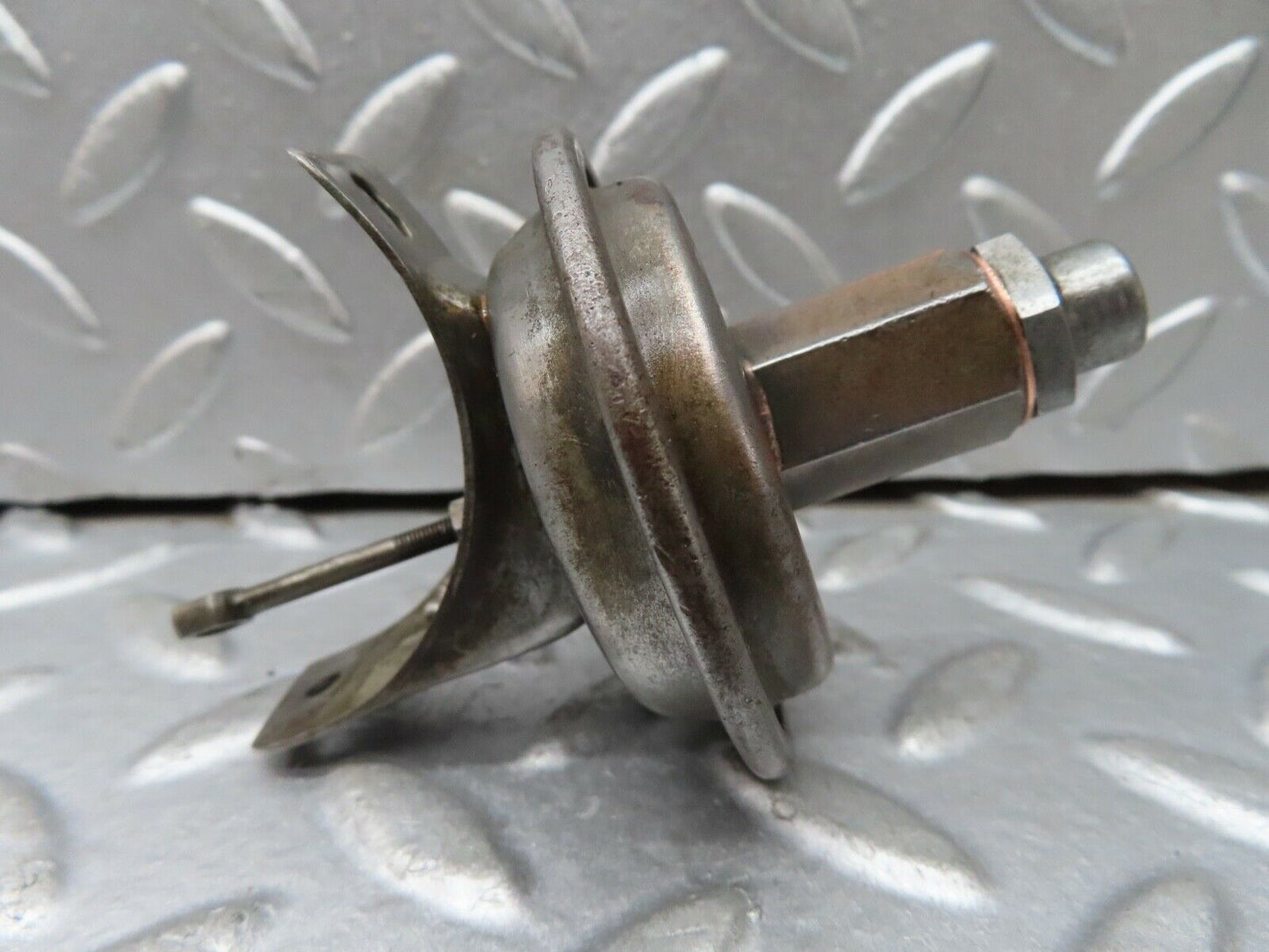 18901 Mercedes-Benz W121 190b Ponton Ignition Distributor Vacuum Control Valve
