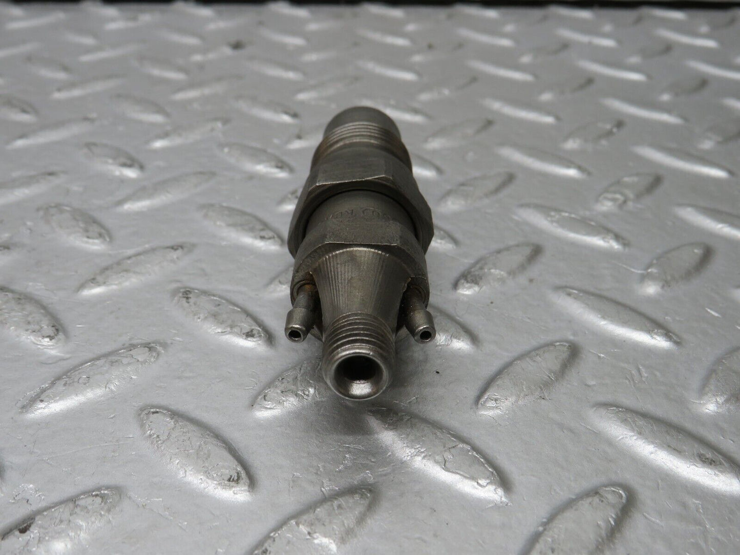 32904 Mercedes-Benz W123 300D Fuel Injector Bosch KCA30S35/4
