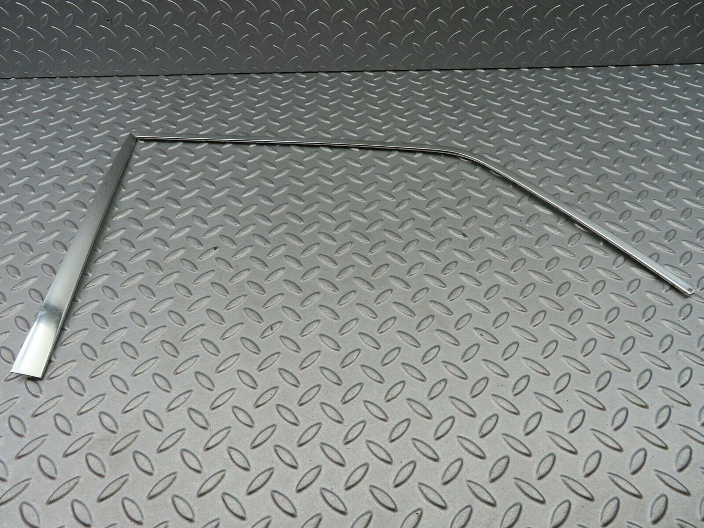 5906 Mercedes-Benz W123 200 Door Chrome Window Frame Front Right