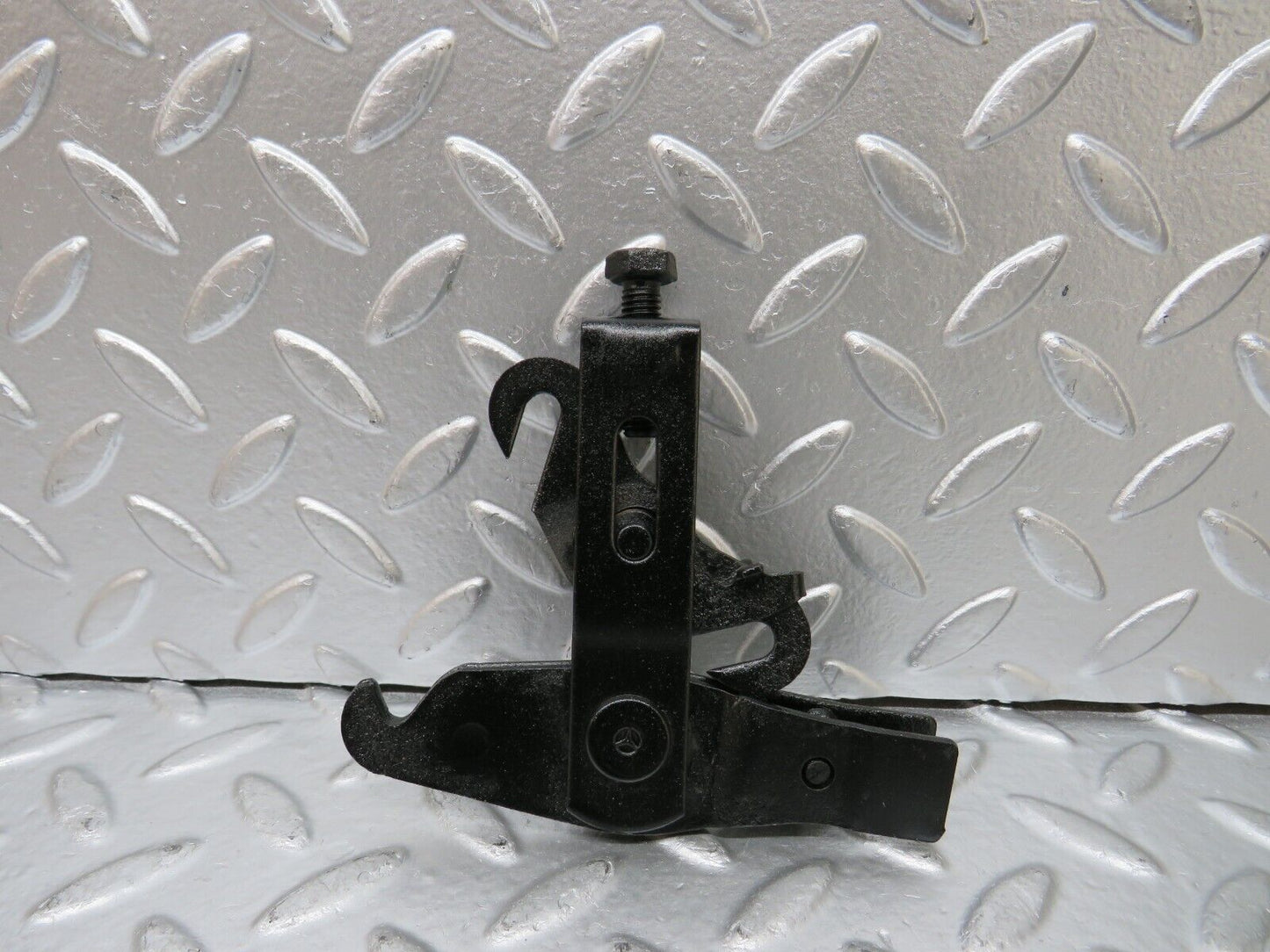 25284 Mercedes-Benz W201 190D Handbrake Adjusting Handbrake Regulator