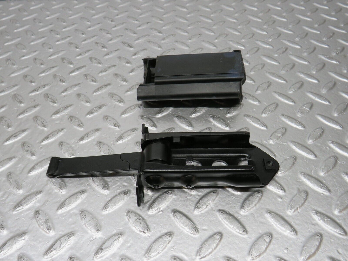 31530 Mercedes-Benz S124 220TE Wagon Door Safety Check Strap