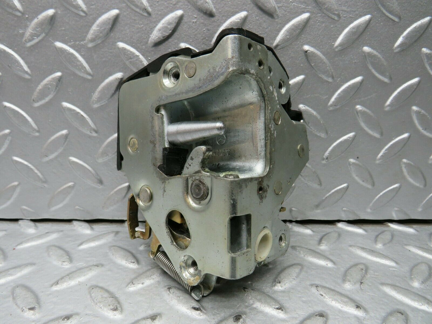 21983 Mercedes-Benz S123 280TE Front Left Door Lock Mechanism 1237230108