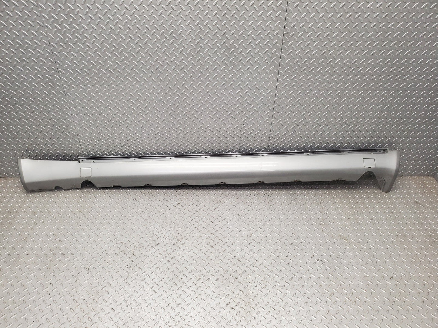 W124 Wagon side skirt left side used OEM