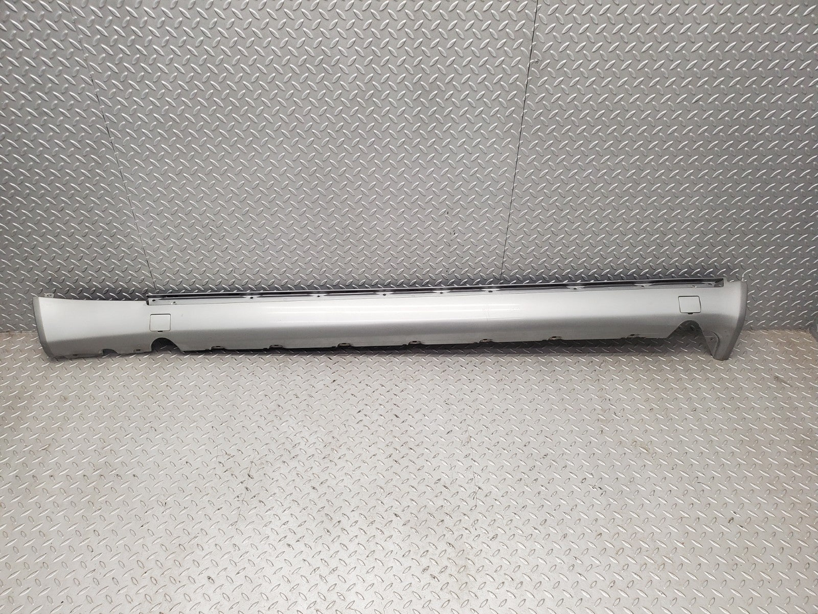 W124 Wagon side skirt left side used OEM