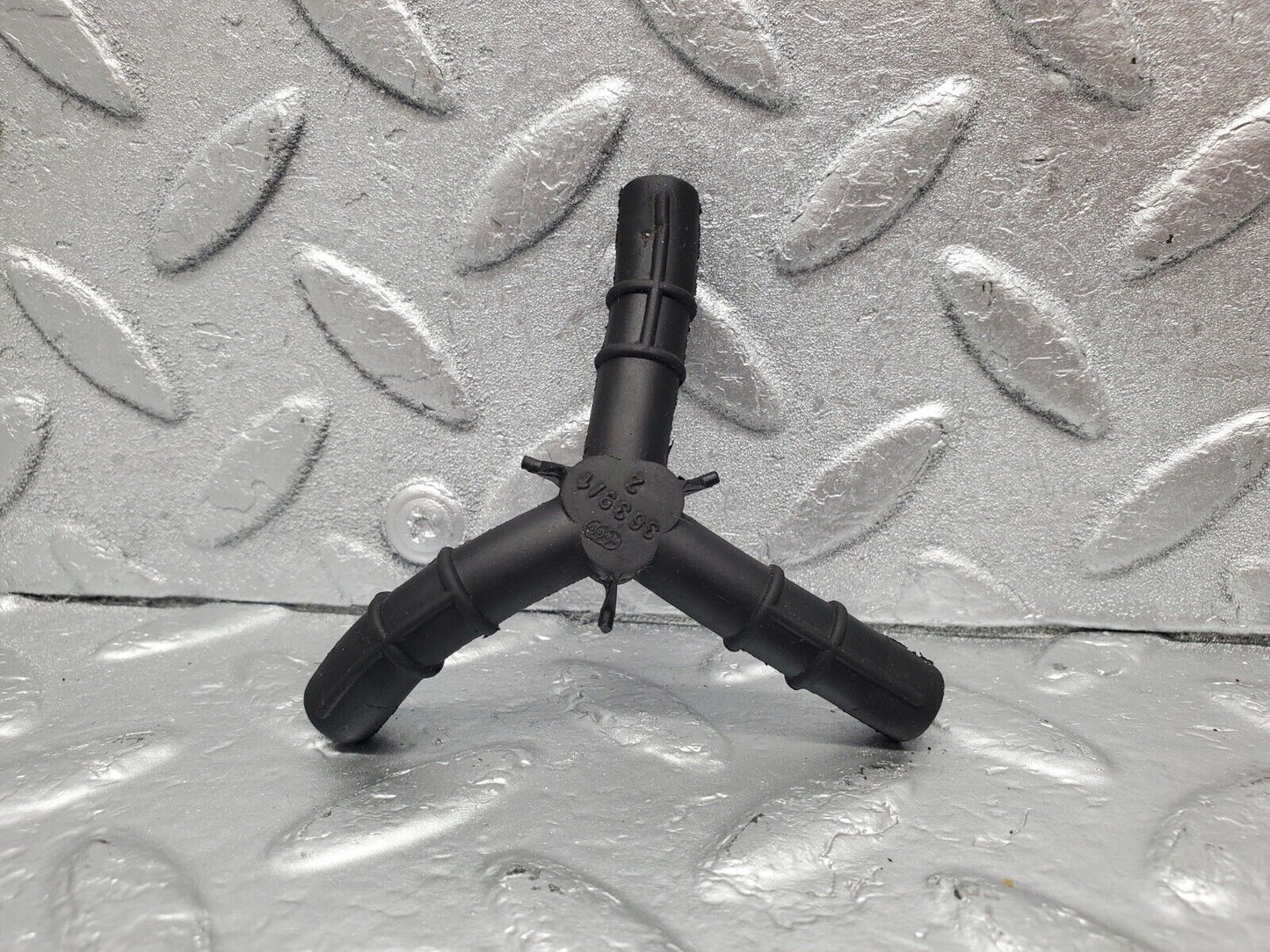 46676 Mercedes-Benz C123 280CE Coupe Vacuum Pipe Hose Distributor