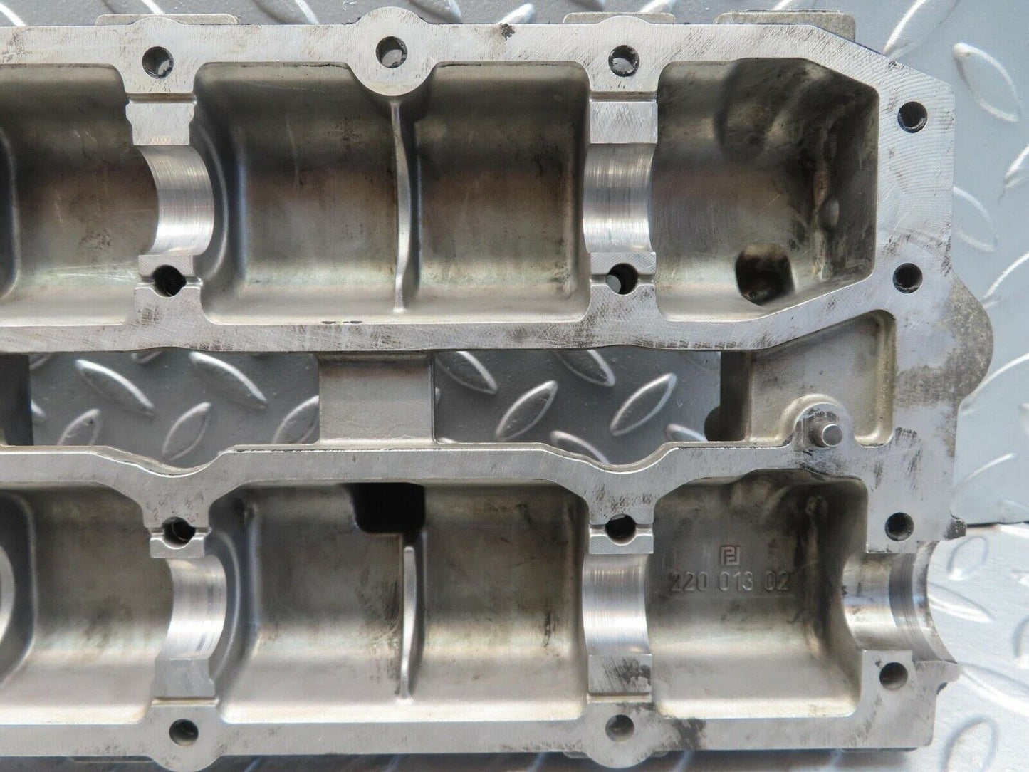 11324 Mercedes-Benz W221 S320 Cylinder Head Valve Cover Left Side 6420101230