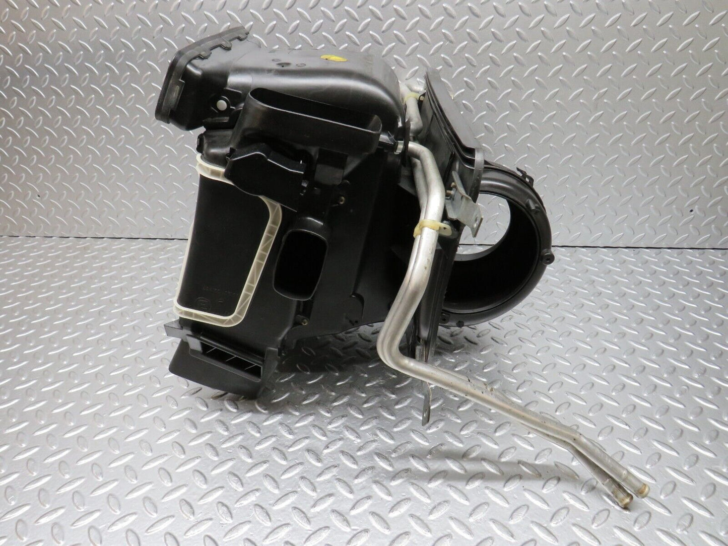 34235 Mercedes-Benz W124 260E Heater Box Blower Housing Behr 91.573.12.027