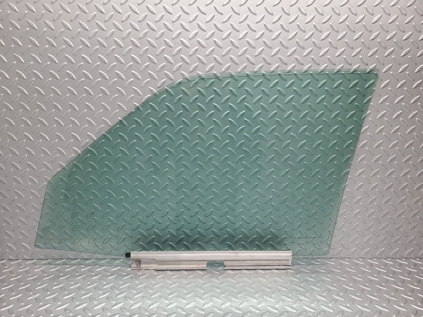 46246 Mercedes-Benz W124 280E Front Right Door Window Glass