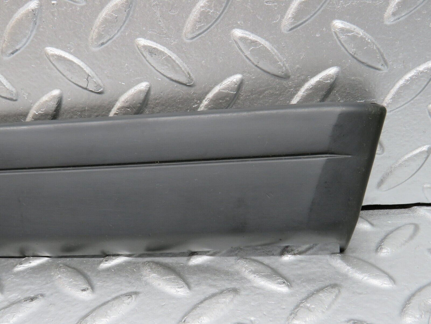 32295 Mercedes-Benz S124 300TE Wagon Front Right Fender Wing Lower Moulding Trim