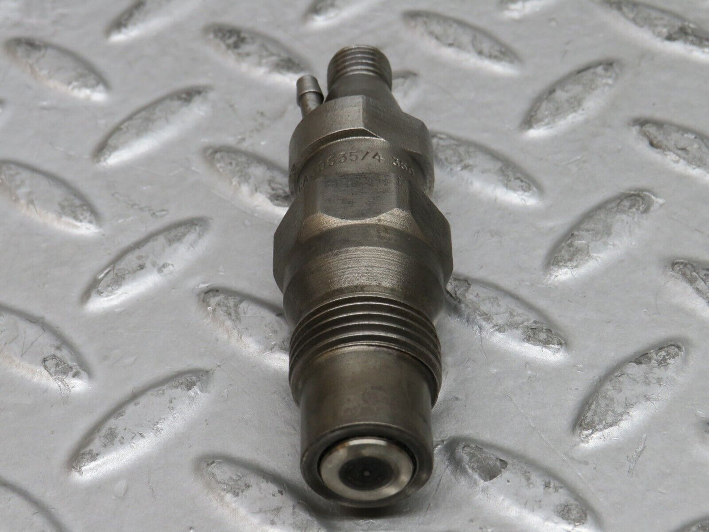 28503 Mercedes-Benz S123 240D Wagon Fuel Injector Bosch KCA30S35/4