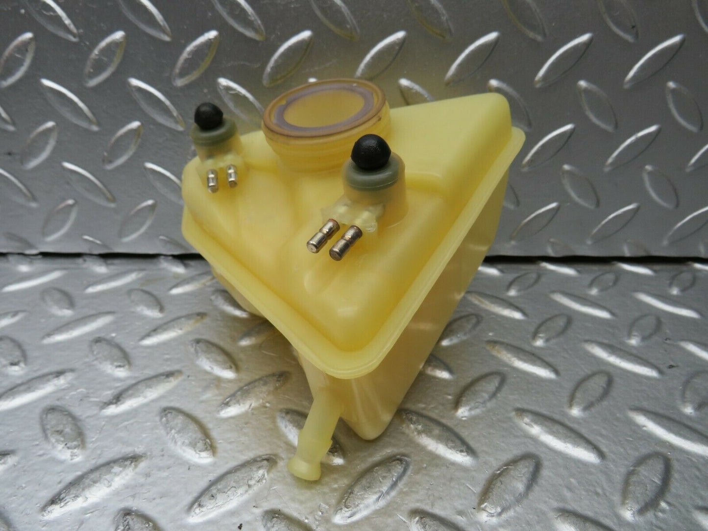 23064 Mercedes-Benz C123 230CE Coupe Brake Fluid Reservoir Tank Without Cap