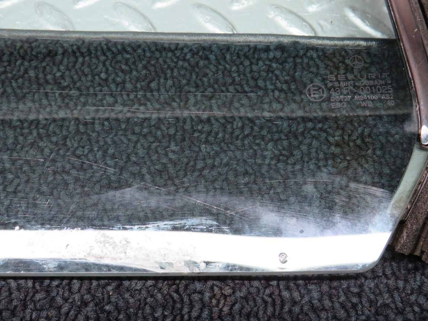 37876 Mercedes-Benz A124 320E Cabriolet Rear Right Window Glass