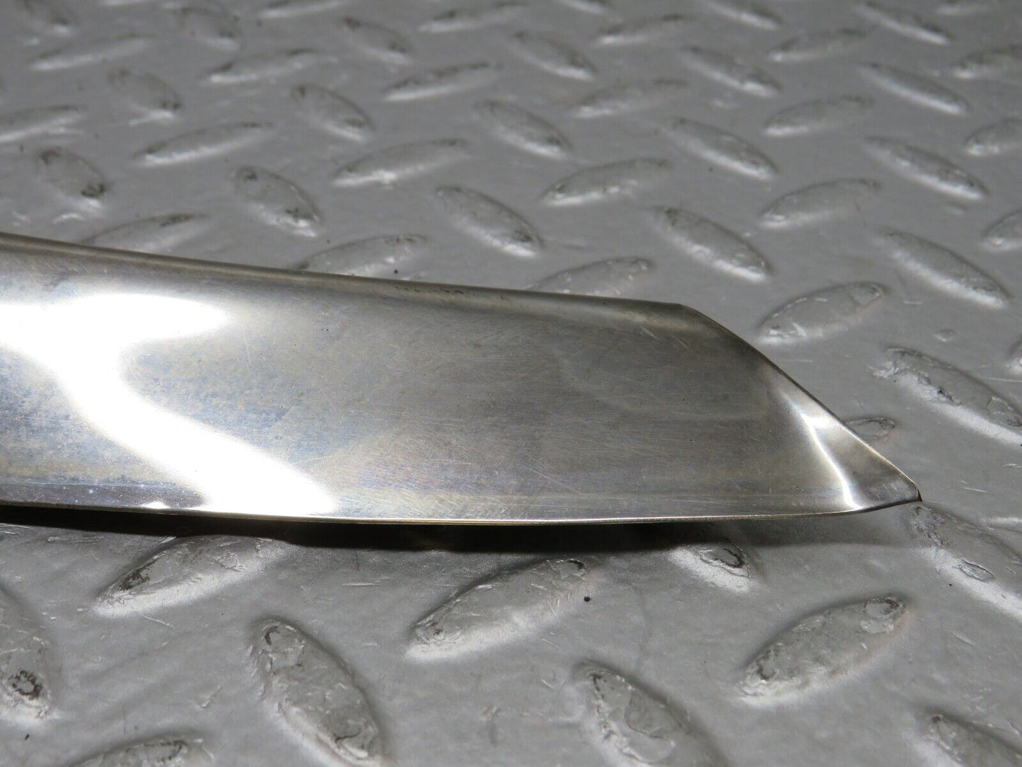36291 Mercedes-Benz W126 420SE Rear Left Chrome Wheel Arch Trim