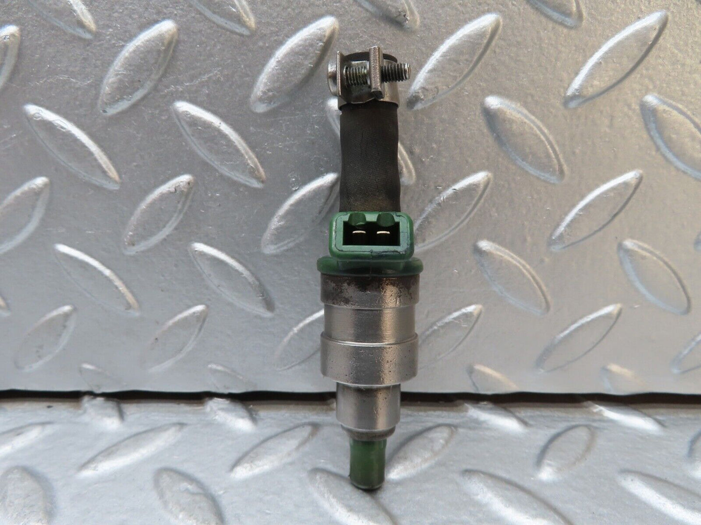 20399 Mercedes-Benz W114 280CE Coupe Fuel Injector Bosch 0280150035