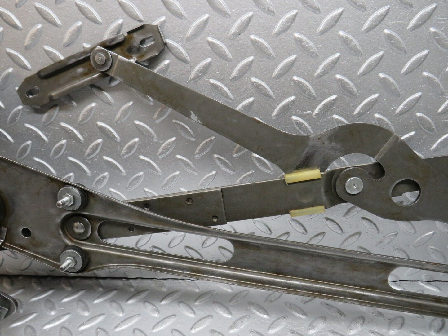 33199 Mercedes-Benz C107 R107 Front Right Power Window Regulator 1077200846