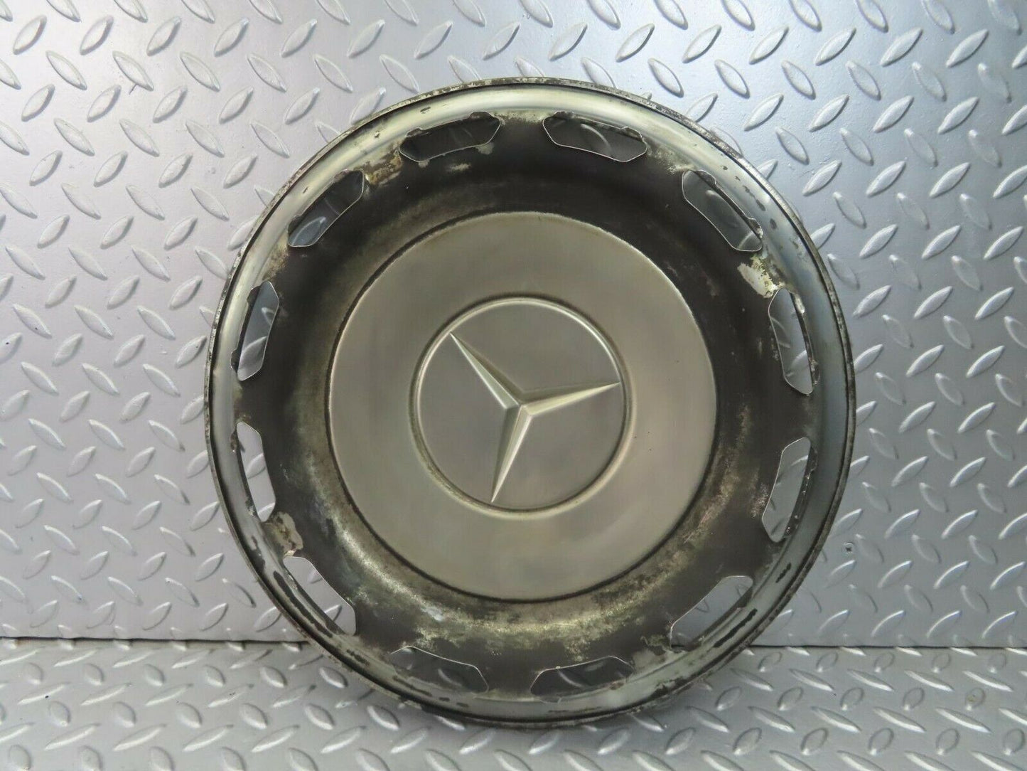 8388 Mercedes-Benz Vintage Wheel Trim Hub Cap 14
