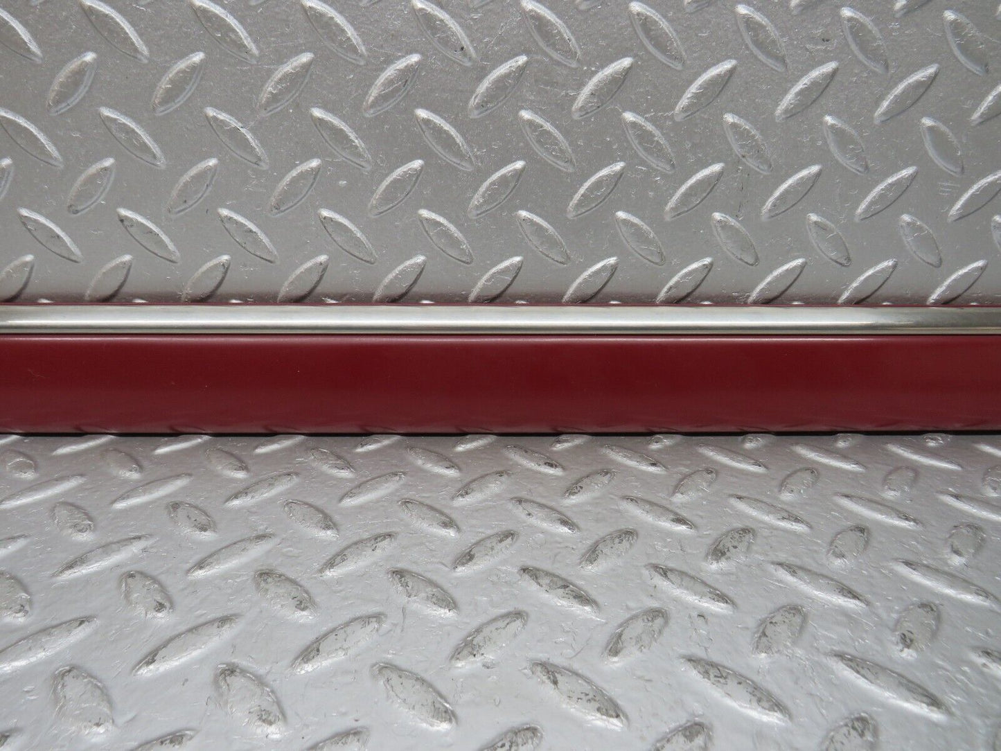 33489 Mercedes-Benz W202 C180 Front Right Door Centre Moulding Trim 2026903062