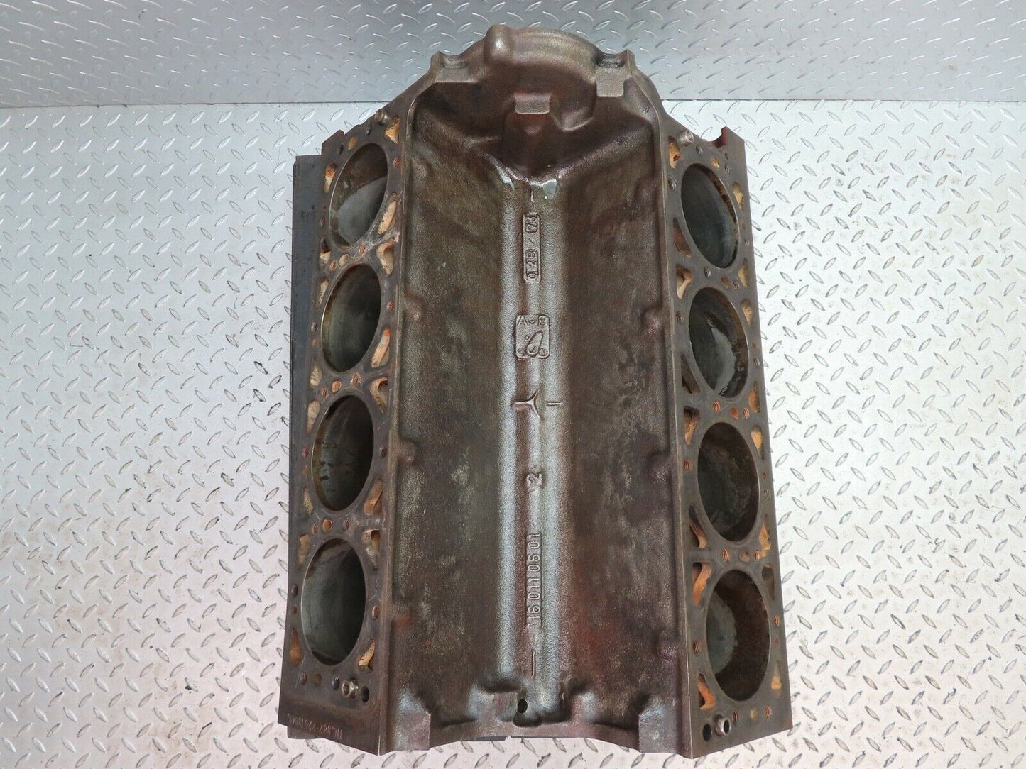 7562 Mercedes-Benz C107 350SLC Coupe Engine Block 1160110601 M116.982