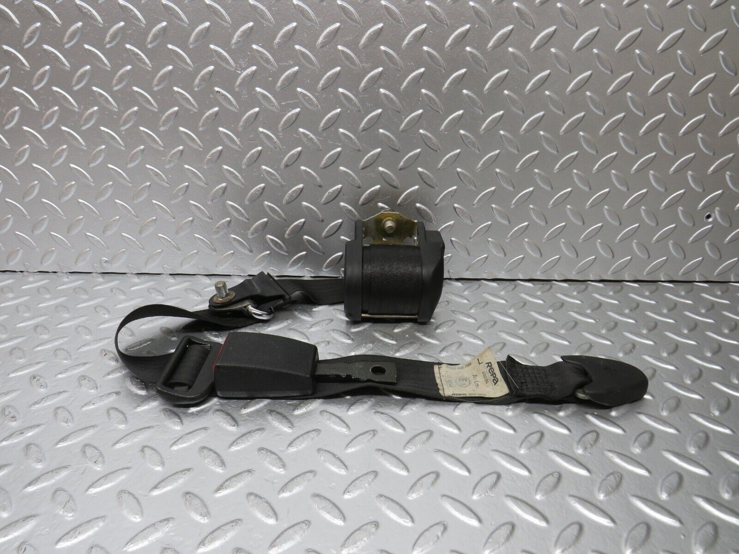 25636 Mercedes-Benz W123 200 Front Left Seat Belt With Buckle 1238602586
