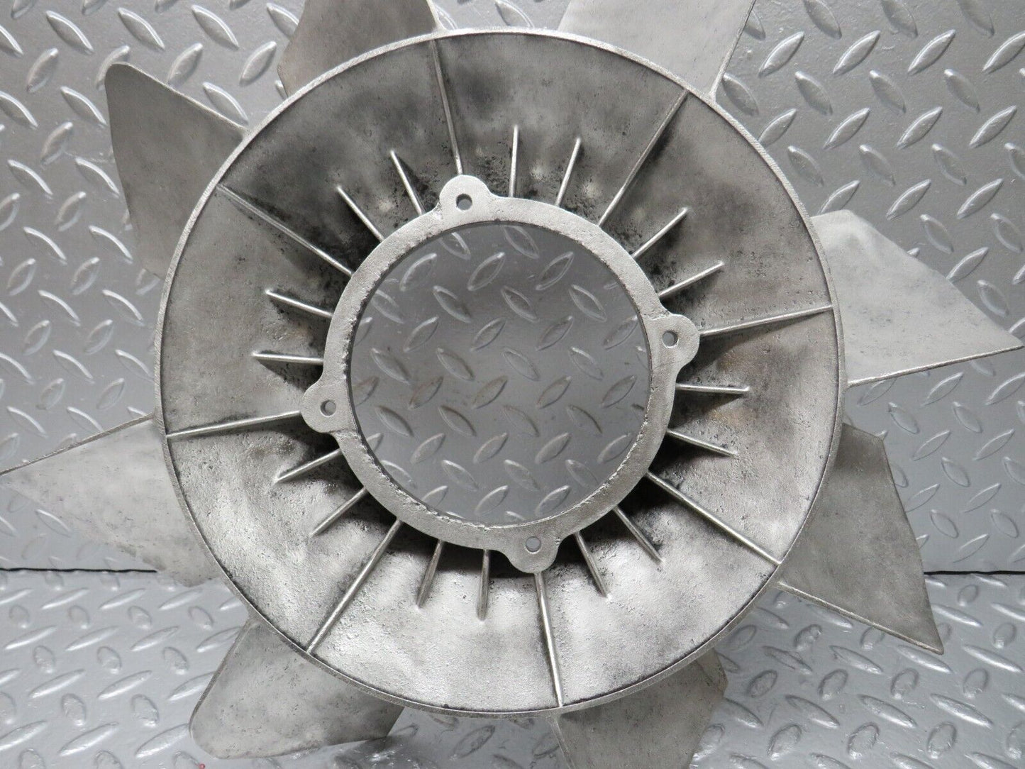 33137 Mercedes-Benz C107 R107 Coupe Engine Cooling Fan 1162051306