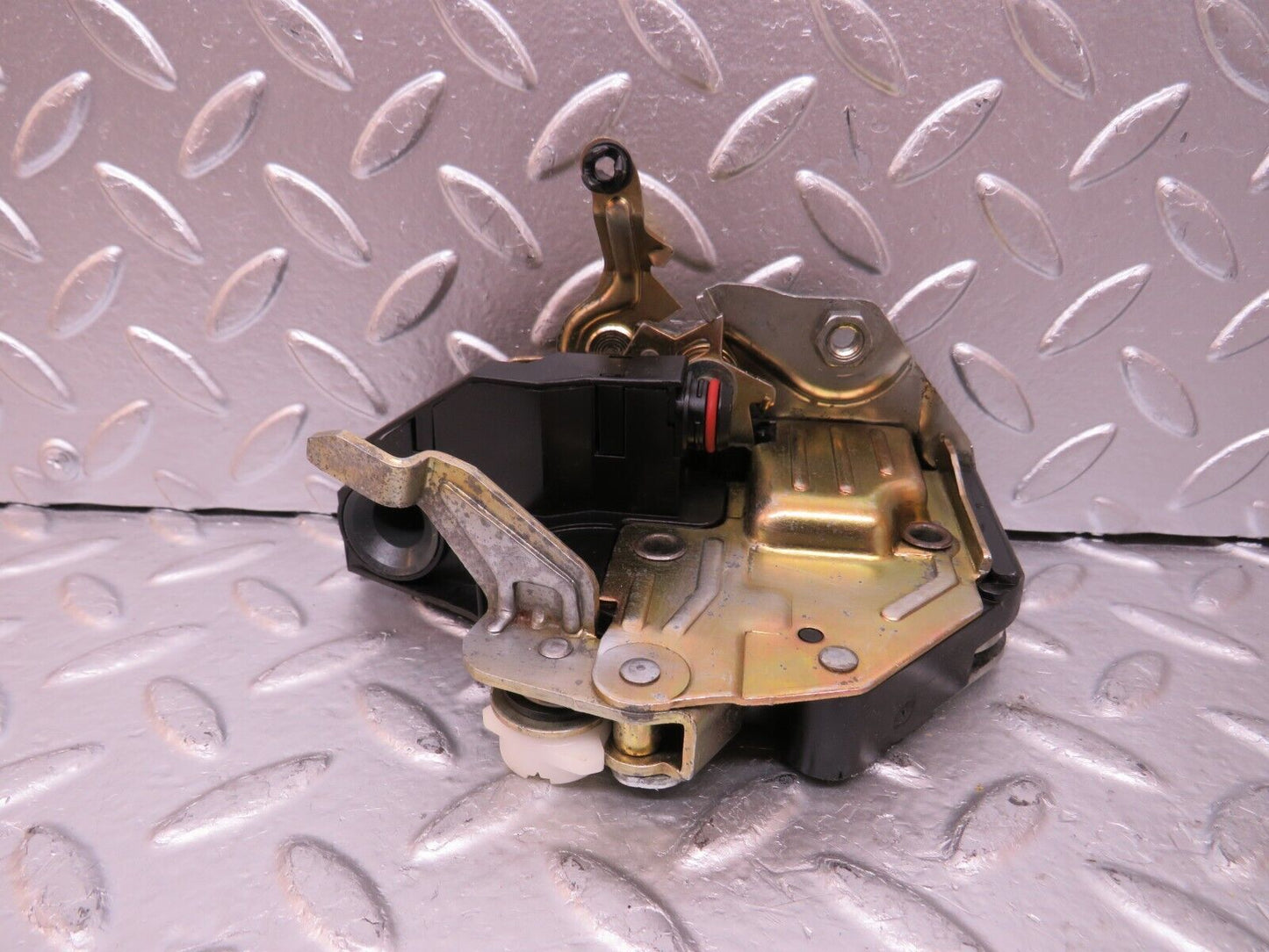 25675 Mercedes-Benz W124 280E Front Right Door Lock Mechanism