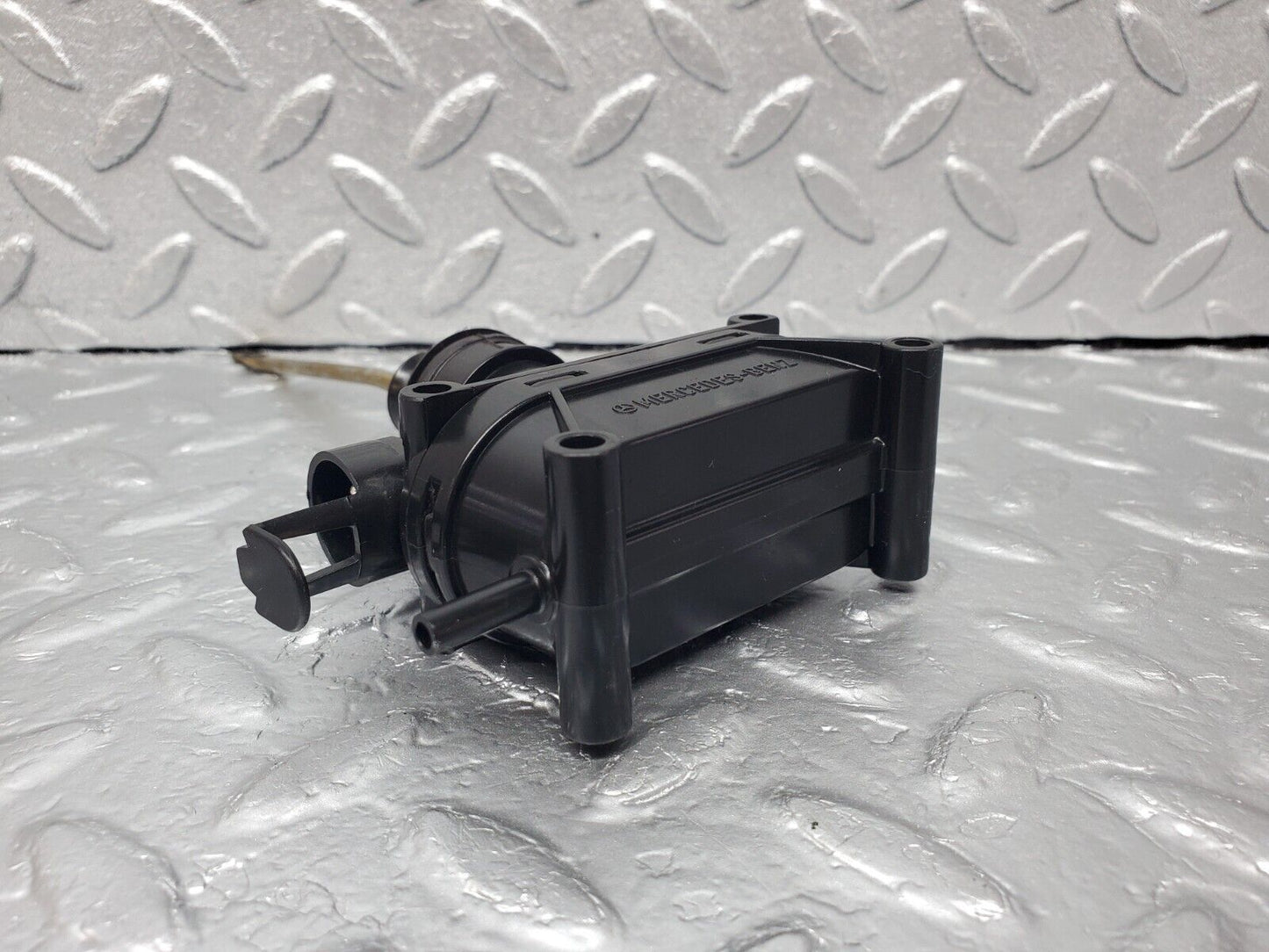 45642 Mercedes-Benz W126 420SE Front Left Door Lock Vacuum Actuator