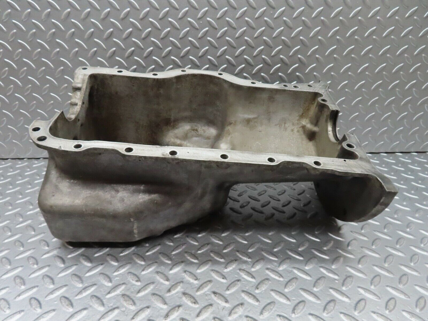 18551 Mercedes-Benz W136 170V Oil Pan Oil Sump 1810101813