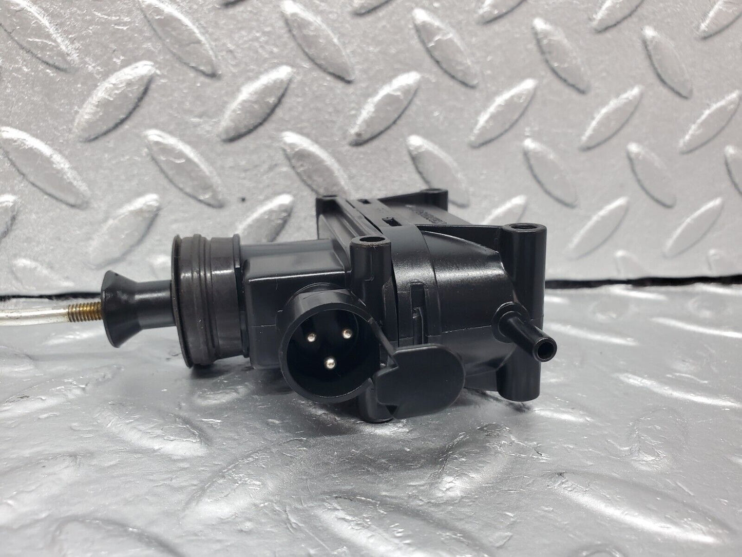 45641 Mercedes-Benz W126 420SE Front Right Door Lock Vacuum Actuator
