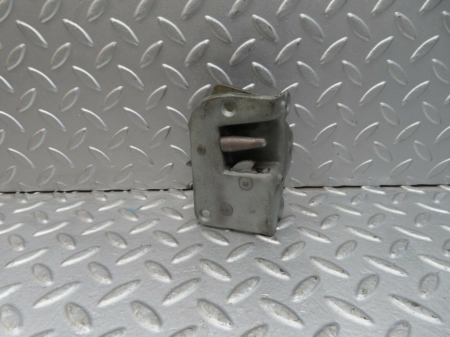 12350 Mercedes-Benz W108 280SE 3.5 Front Left Door Lock Mechanism