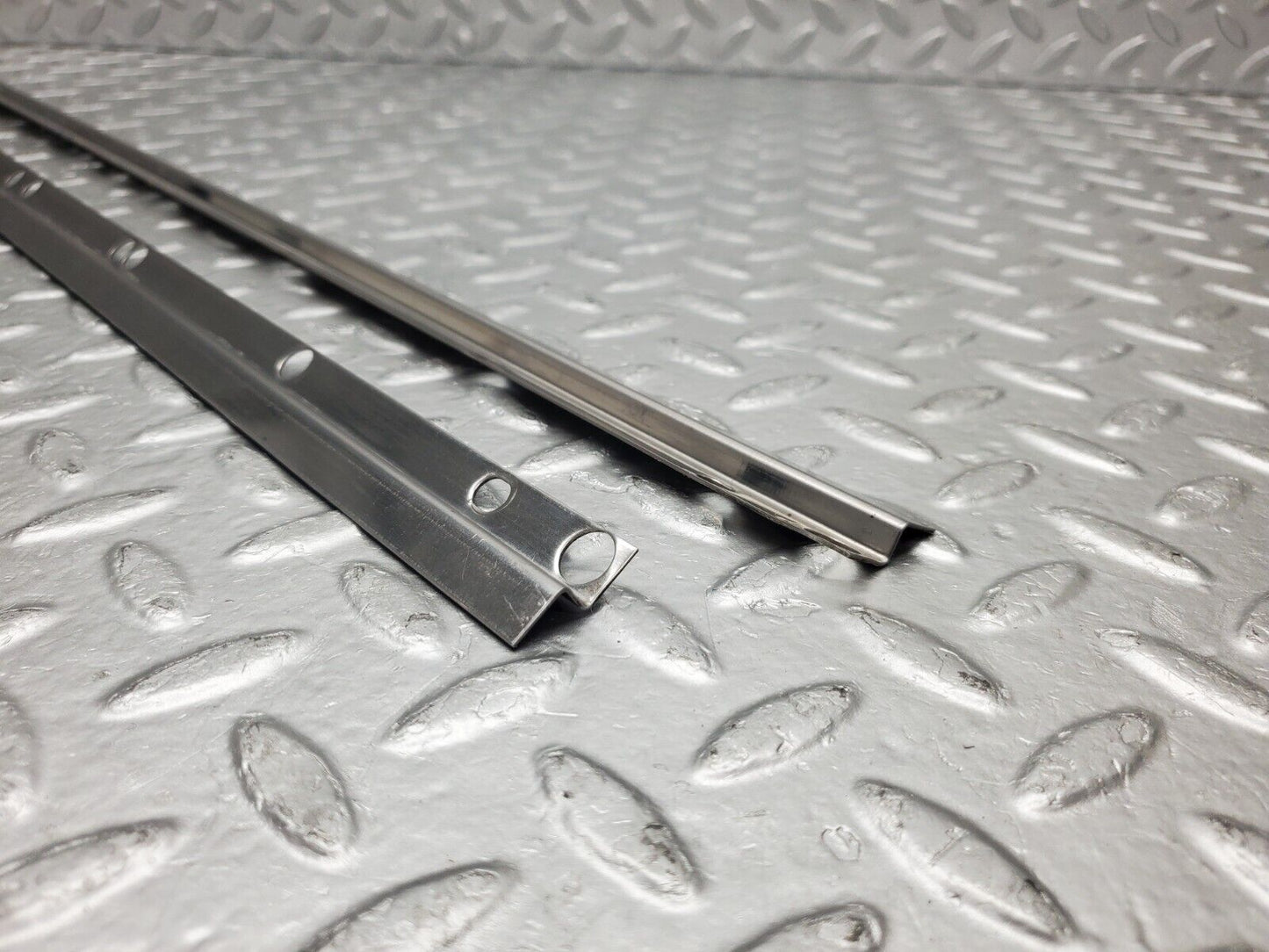 46677 Mercedes-Benz C123 280CE Coupe Sunroof Chrome Trim