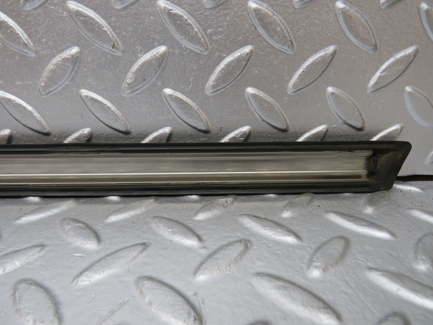 30790 Mercedes-Benz W201 190E 2.0L Rear Right Fender Wing Centre Moulding Trim