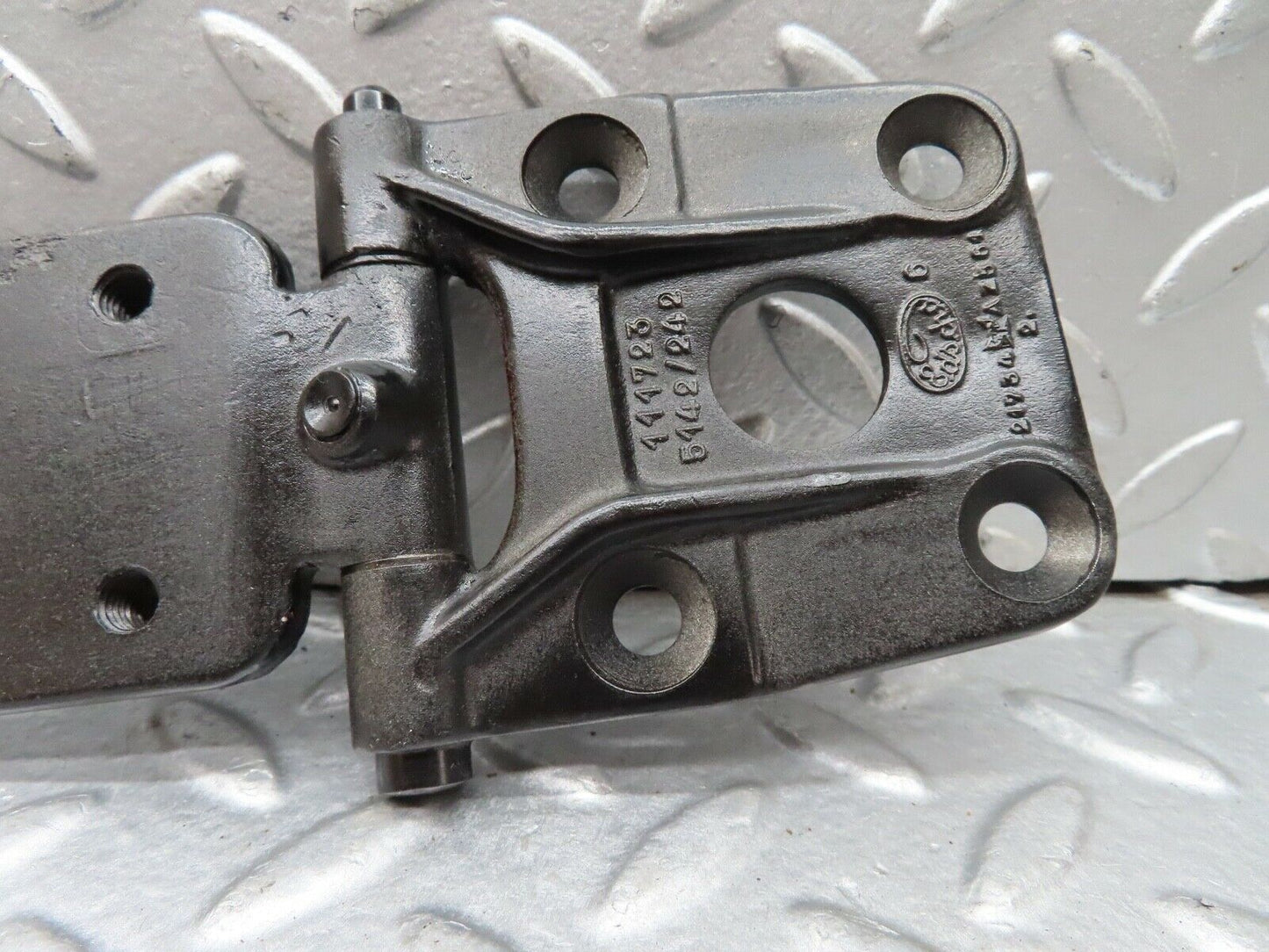 18224 Mercedes-Benz W111 220SE Coupe Left Door Hinge 1117235041
