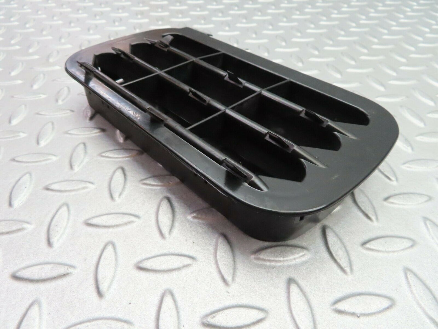 5580 Mercedes-Benz W124 230E Rear Air Intake Vent Right 1248370230