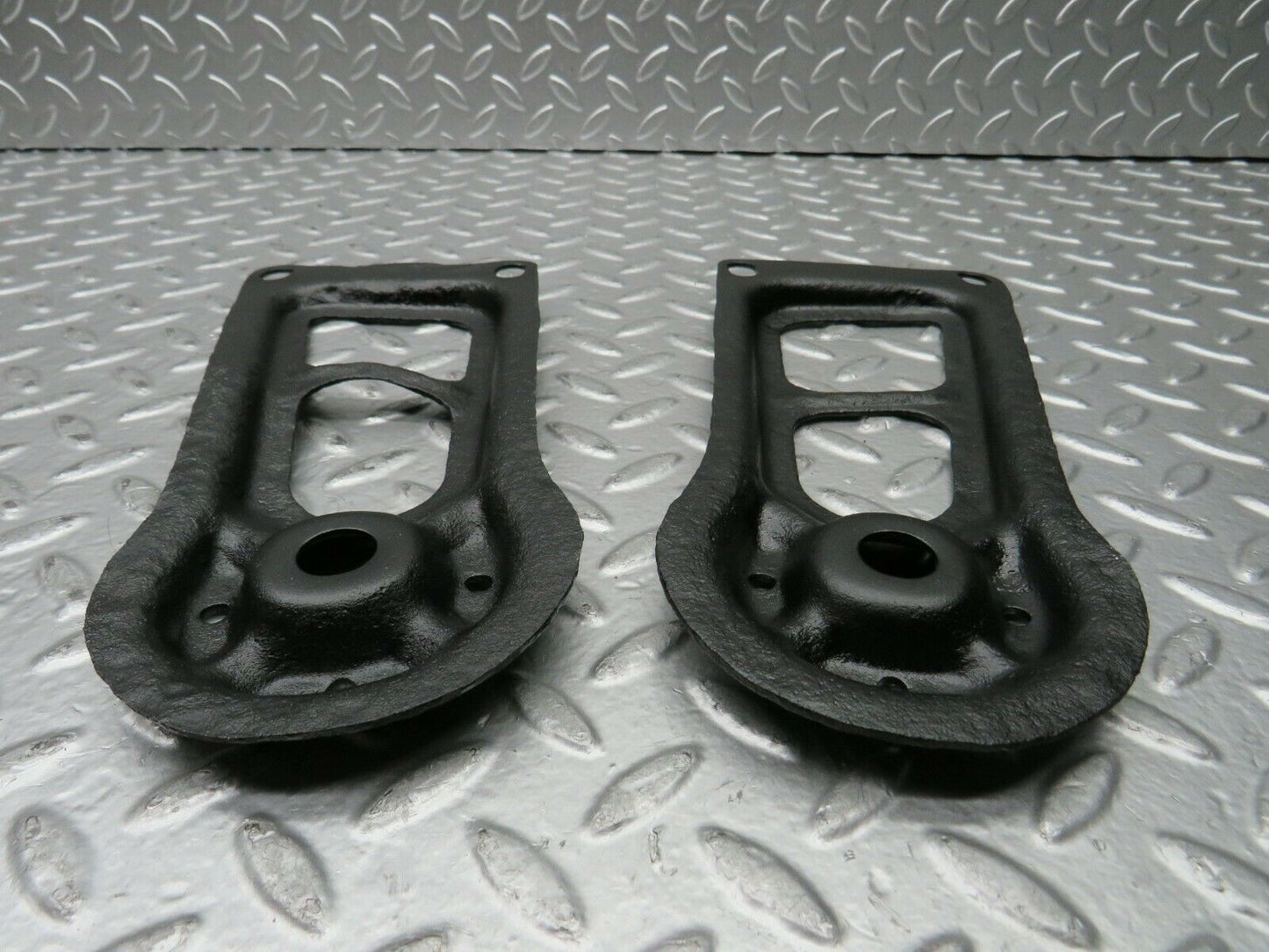 23059 Mercedes-Benz C123 230CE Coupe Rear Suspension Axle Mounting Bracket