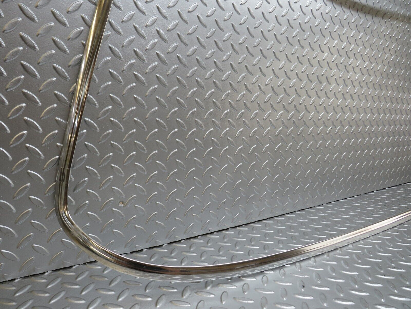 26299 Mercedes-Benz W116 450SE Rear Windscreen Chrome Frame