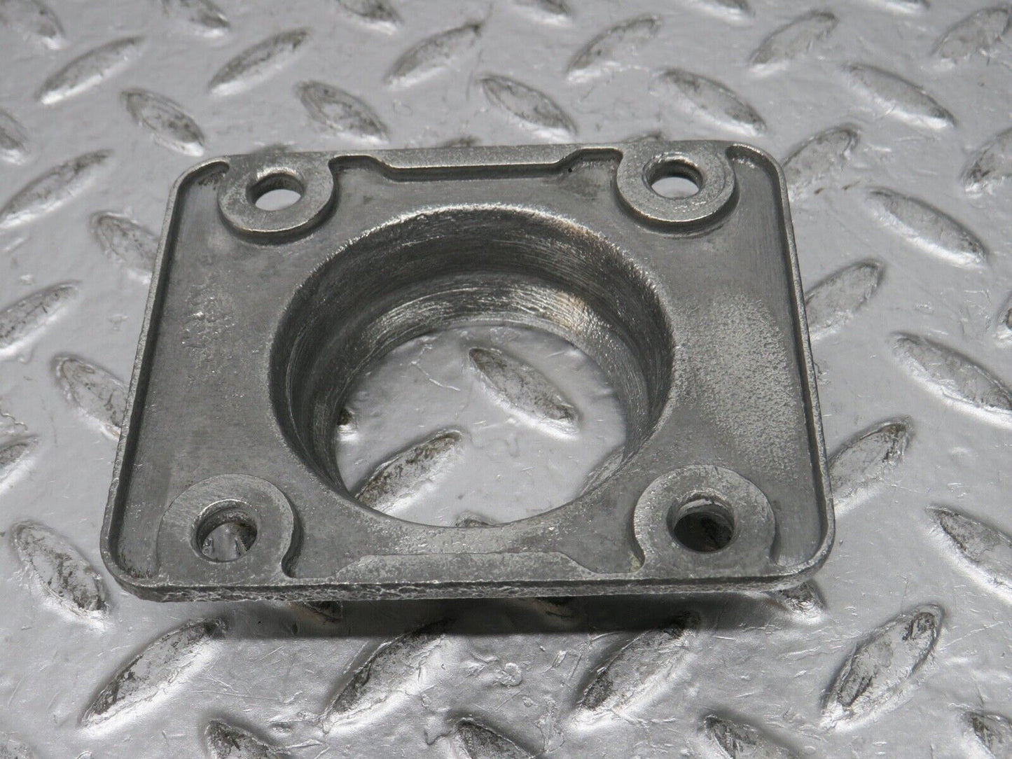 0400 Mercedes-Benz W120 180D Ponton Thermostat Housing Cover
