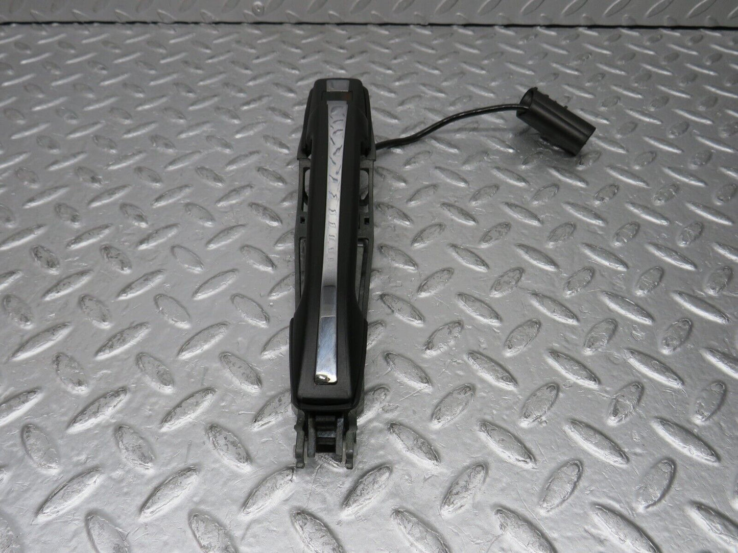 37794 Mercedes-Benz A124 320E Cabriolet Right Exterior Infrared Door Handle