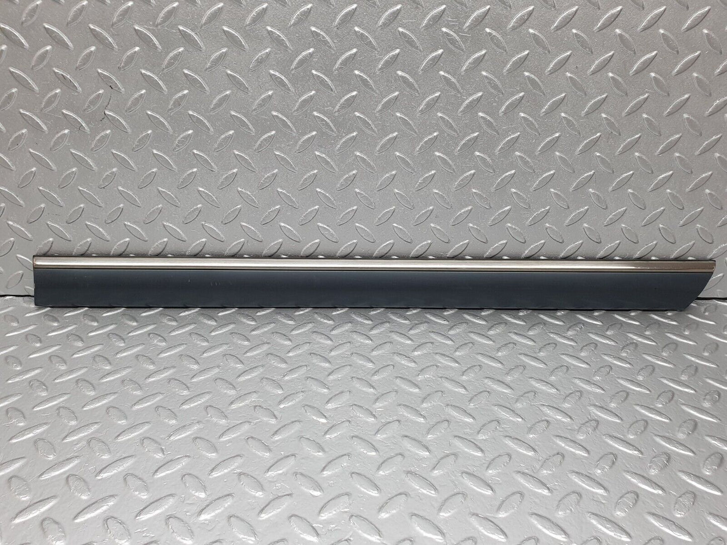 41807 Mercedes-Benz W202 C200 Rear Left Door Centre Moulding Trim 2026909762
