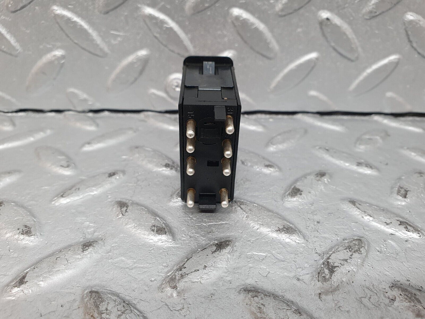 41102 Mercedes-Benz W126 300SE Hazard Warning Light Switch Hella 0008209010