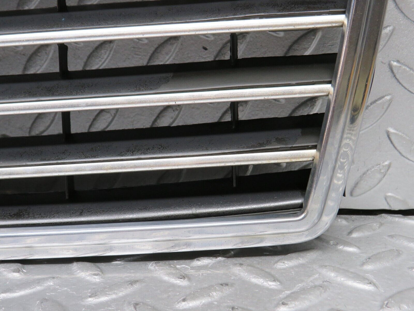 37840 Mercedes-Benz A124 320E Cabriolet Bonnet Grill Chrome 1408880323
