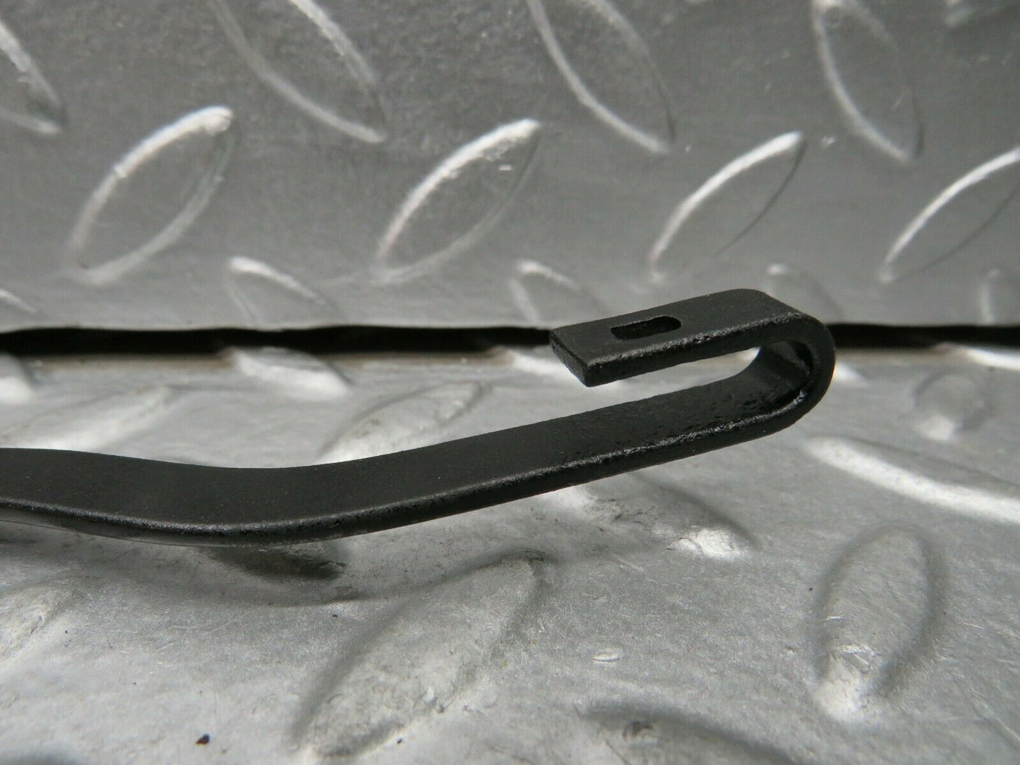 22123 Mercedes-Benz S123 280TE Wagon Right Side Wiper Arm Bosch 3399990553