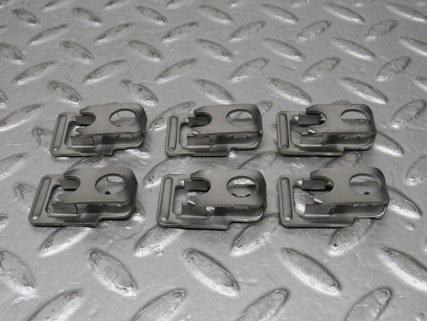 32701 Mercedes-Benz S124 300TE Wagon Fuel Injector Bracket Holder Set