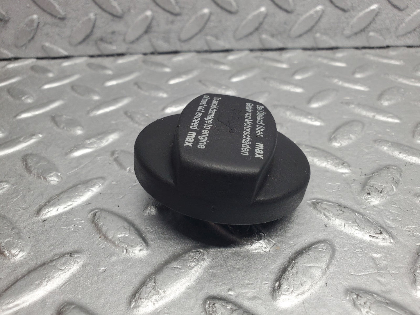 W124 Wagon oil filler cap used OEM