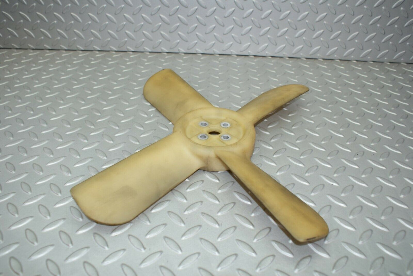 3118 Mercedes-Benz W115 220D Engine Cooling Fan 1082050906