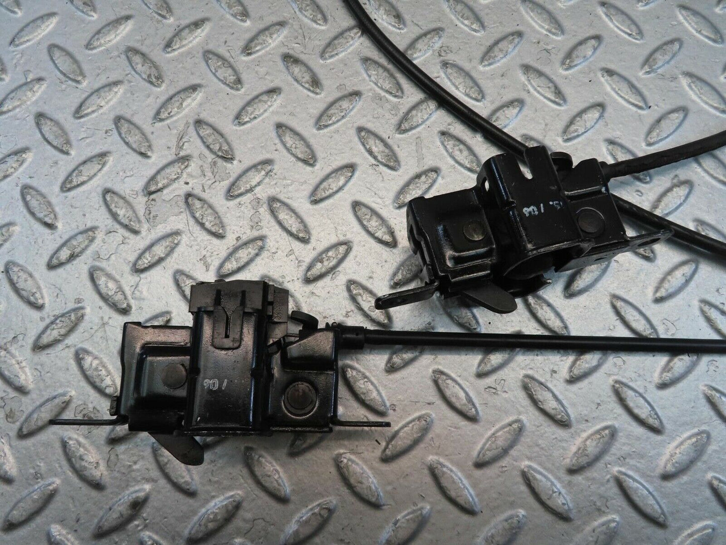11313 Mercedes-Benz W221 S320 Bonnet Cable With Lock Latch Catch