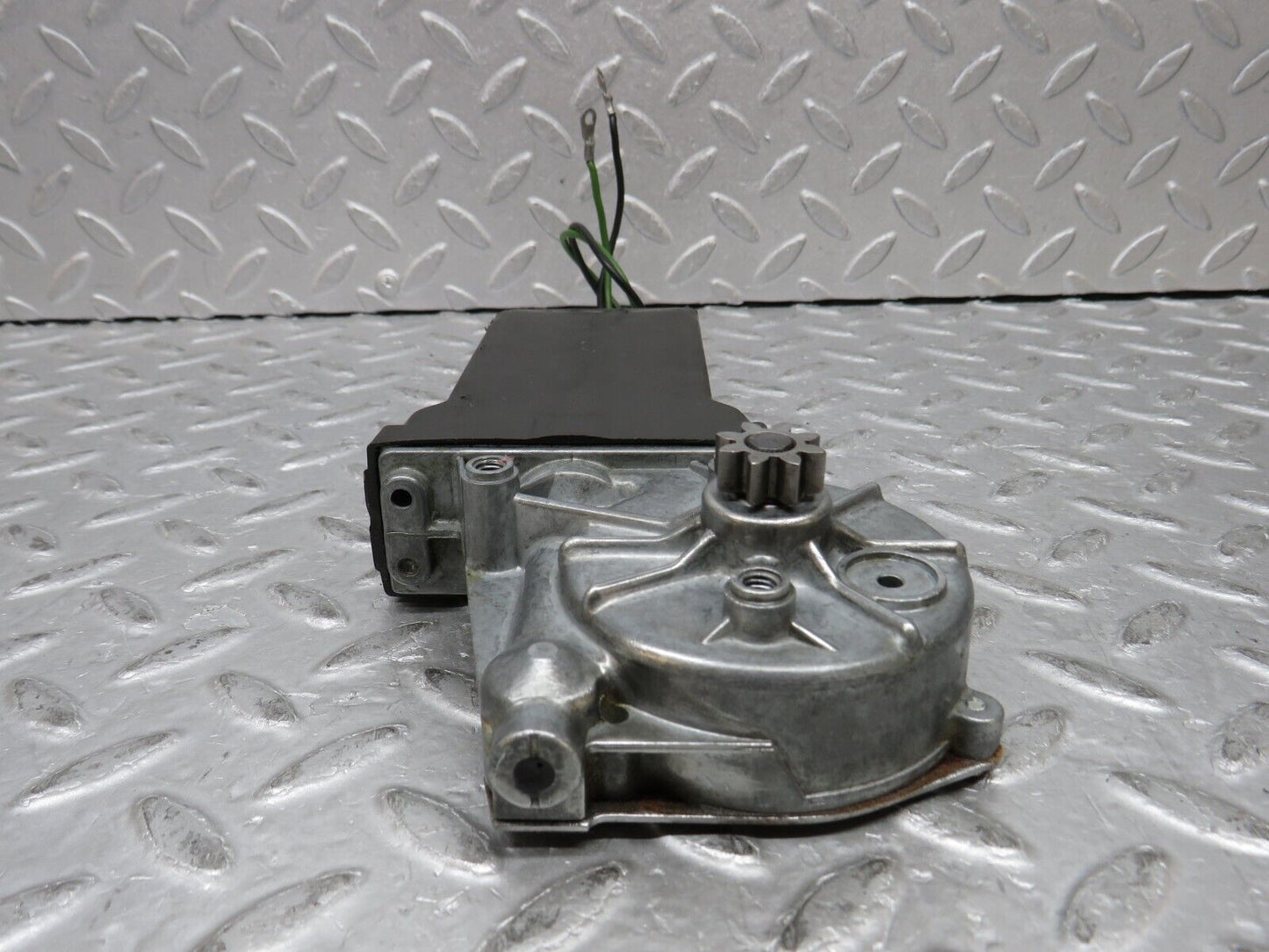 37420 Mercedes-Benz W109 300SEL Rear Left Window Regulator Motor Bosch 0132001101