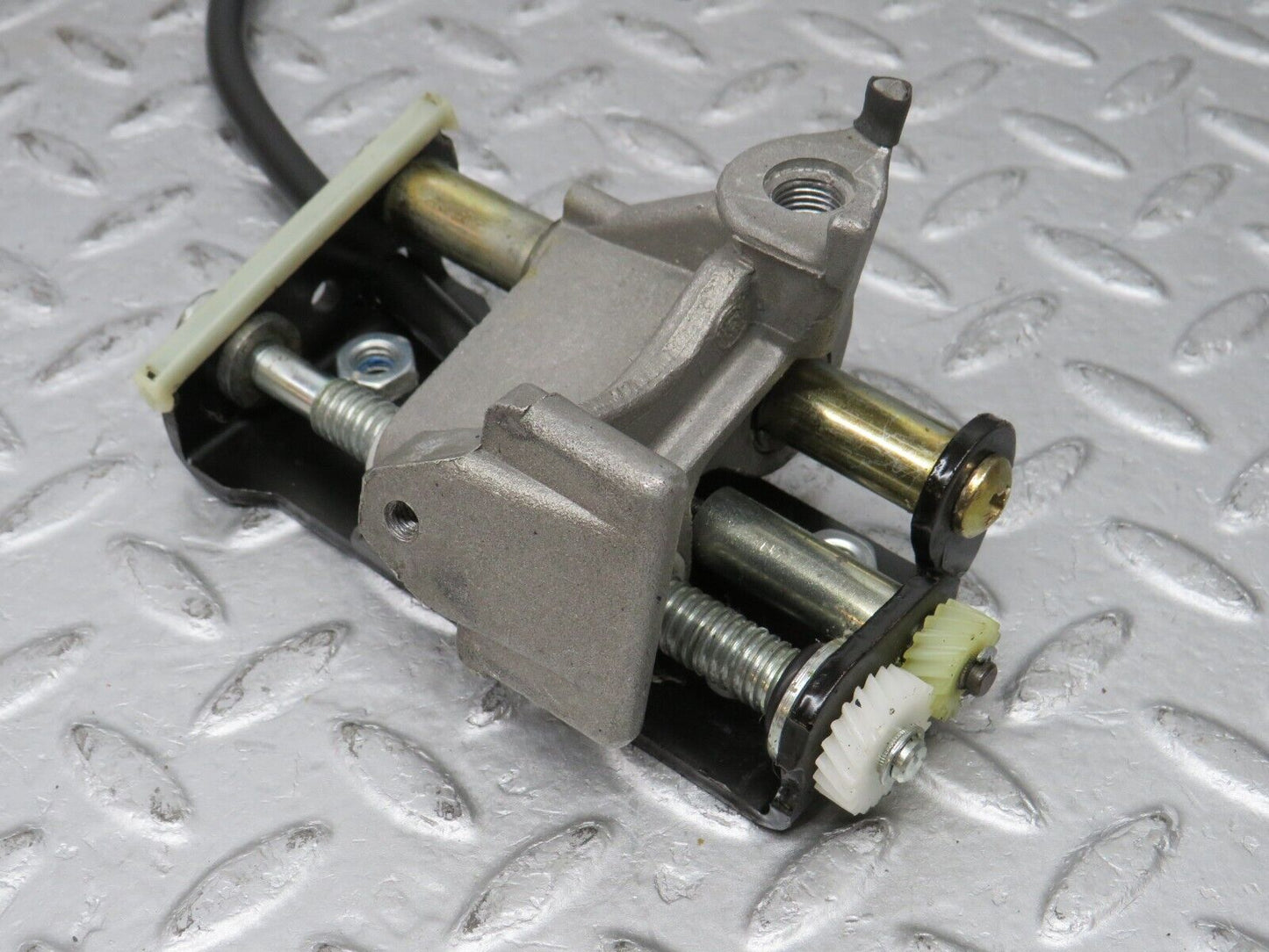 36820 Mercedes-Benz R129 300SL-24 Front Right Seat Adjustment Motor Bosch 1298200742 0390206653