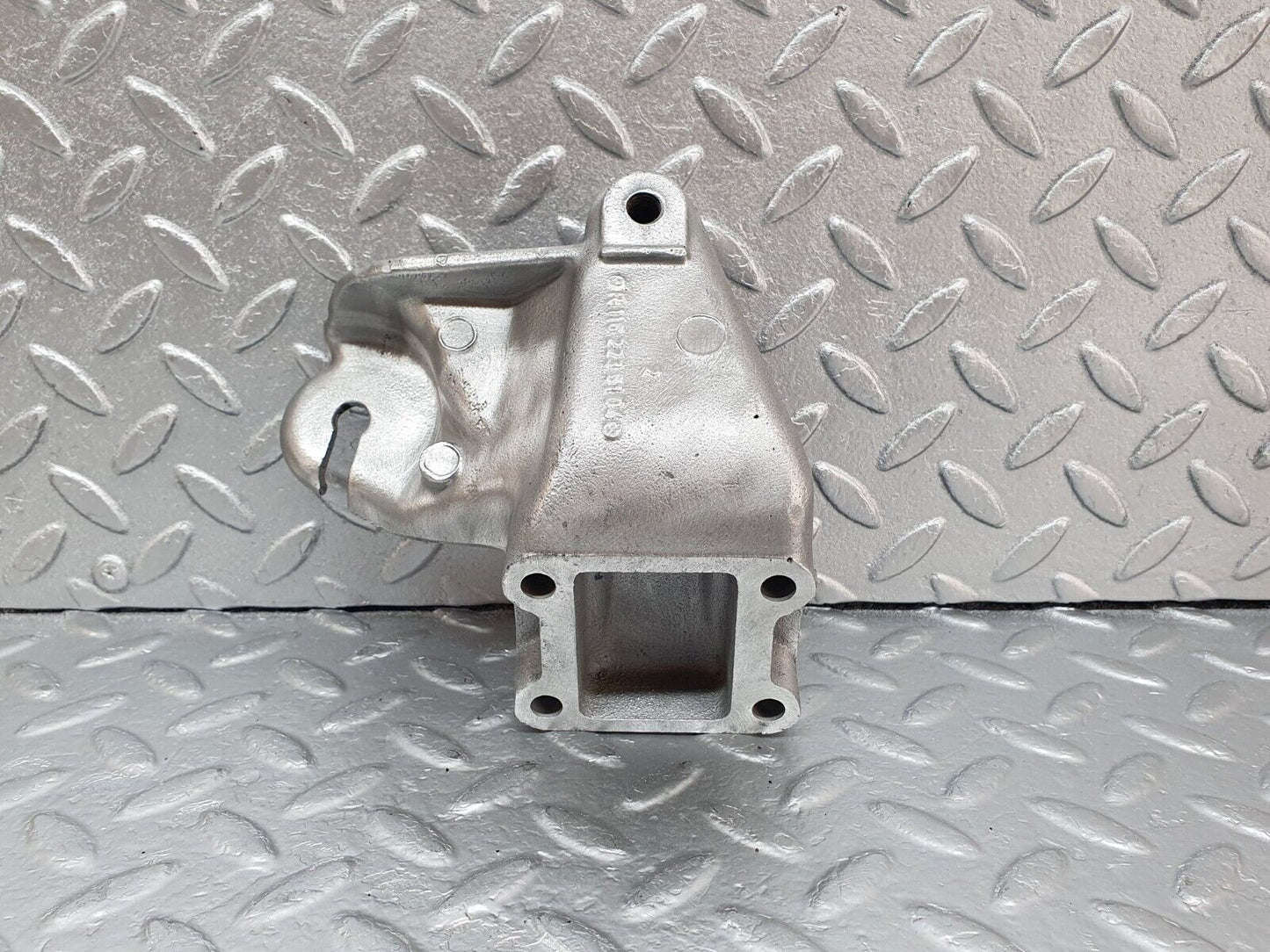 43553 Mercedes-Benz C126 380SEC Coupe Engine Mount Bracket Right 1162235104