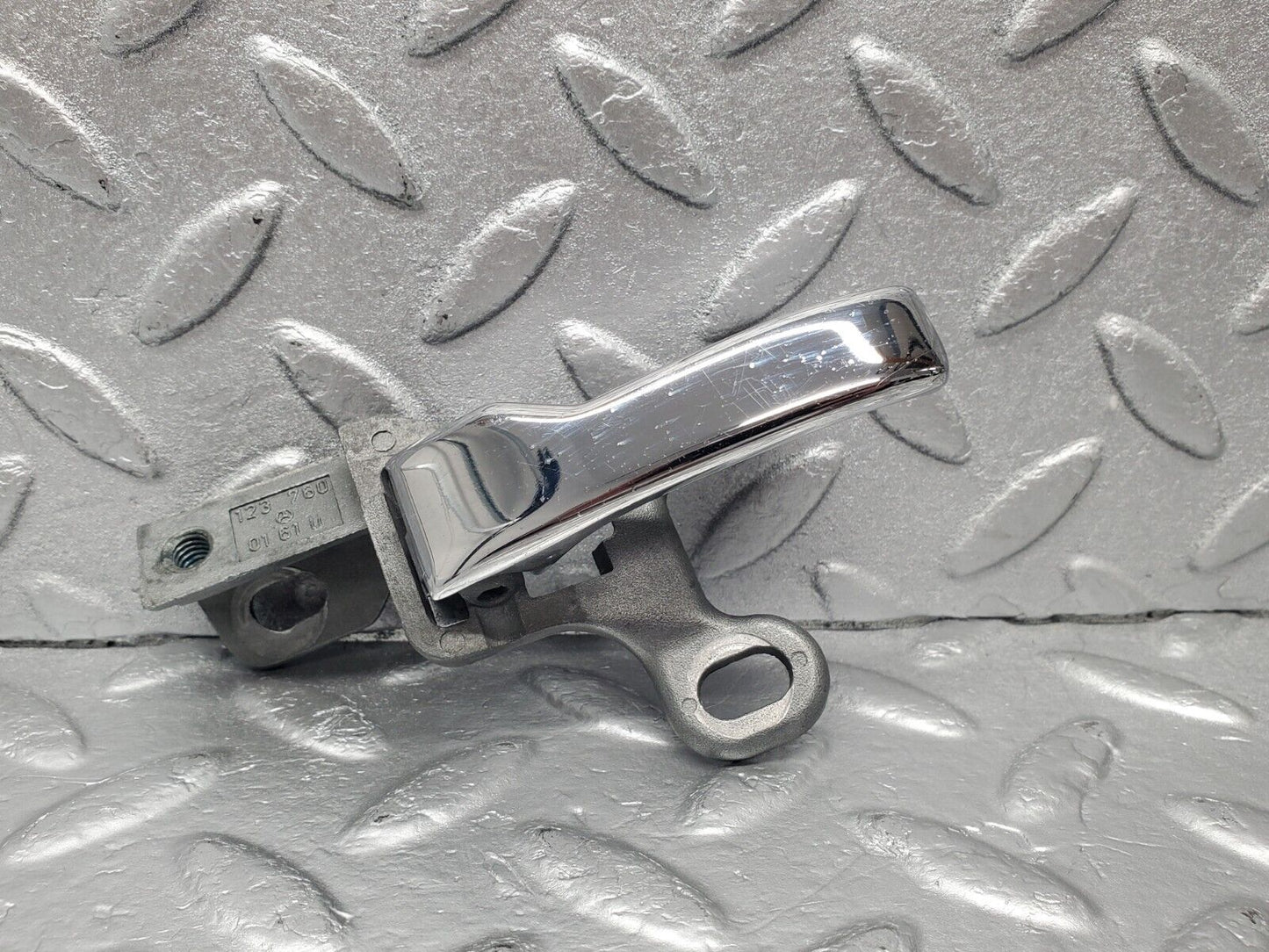46467 Mercedes-Benz C123 280CE Coupe Left Interior Door Handle 1237600161