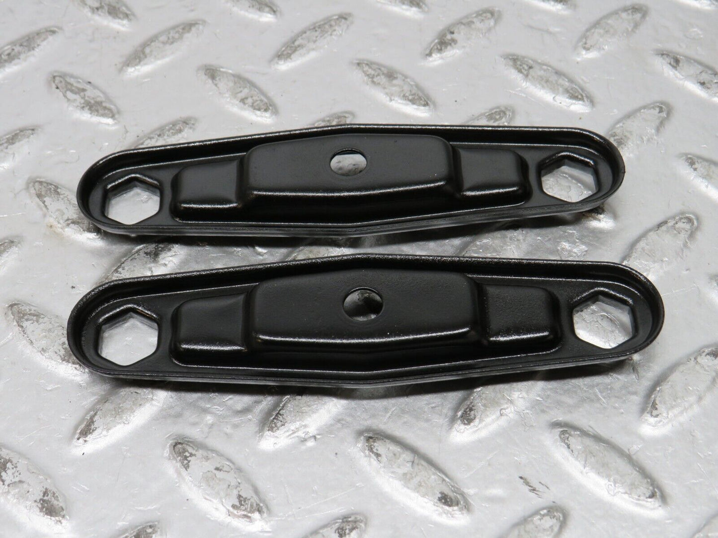 32152 Mercedes-Benz W123 230E Fuel Injector Bracket
